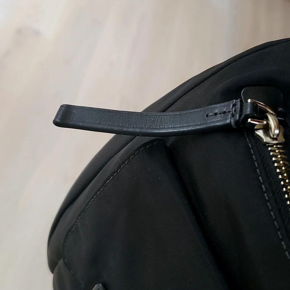 Tumi Pucket E/W Flap Crossbody Messenger Bag in Black/Silver/Leather…